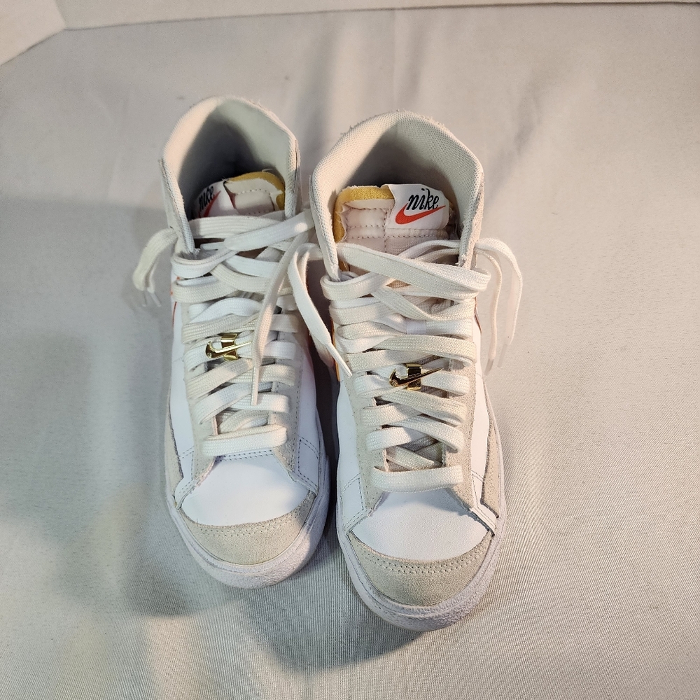 Nike Women's Blazer Mid '77 SE "First Use" Sneakers White&Orange Colorway Size 8 - Picture 6 of 10